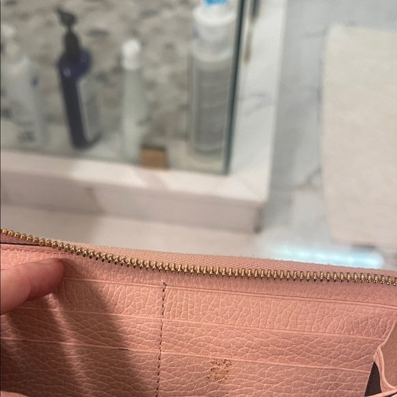 Gucci Blush Leather Wallet with Gold Logo - Picture 10 of 10